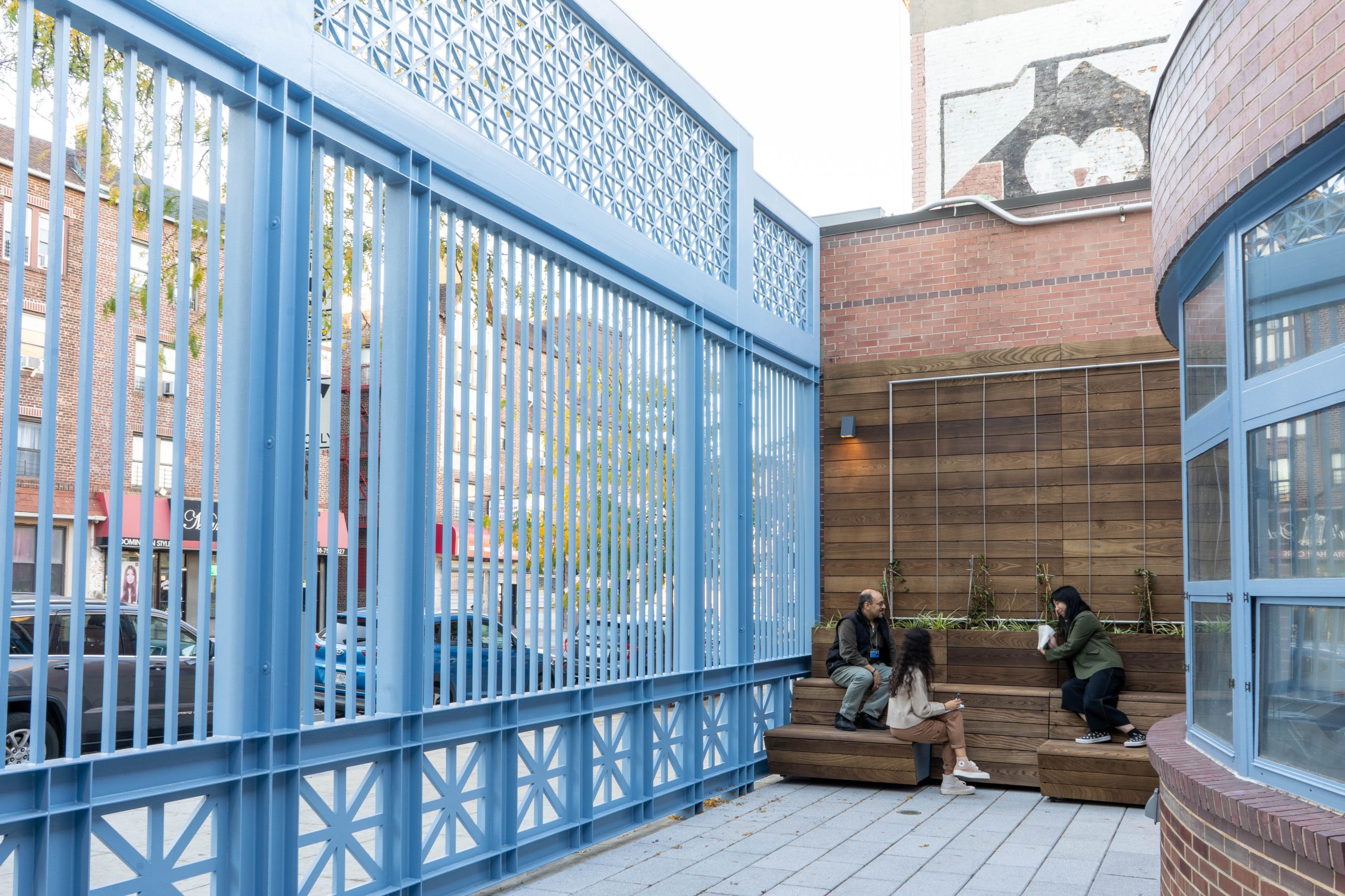 Proyecto - Clarendon Branch Exterior Plaza